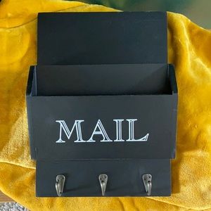 Mail/key organizer